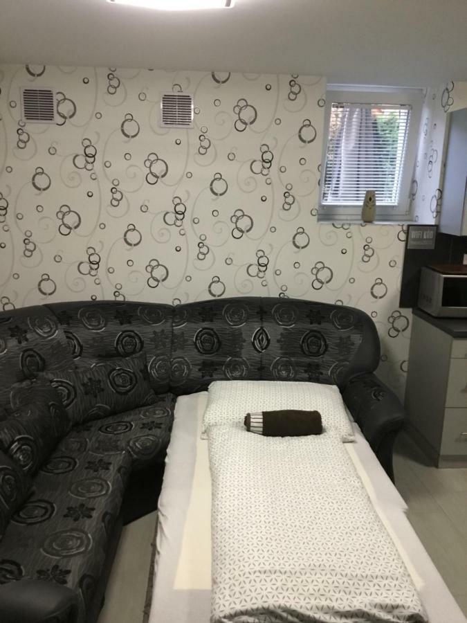 Varkerulet Apartman Sarvar Exterior photo