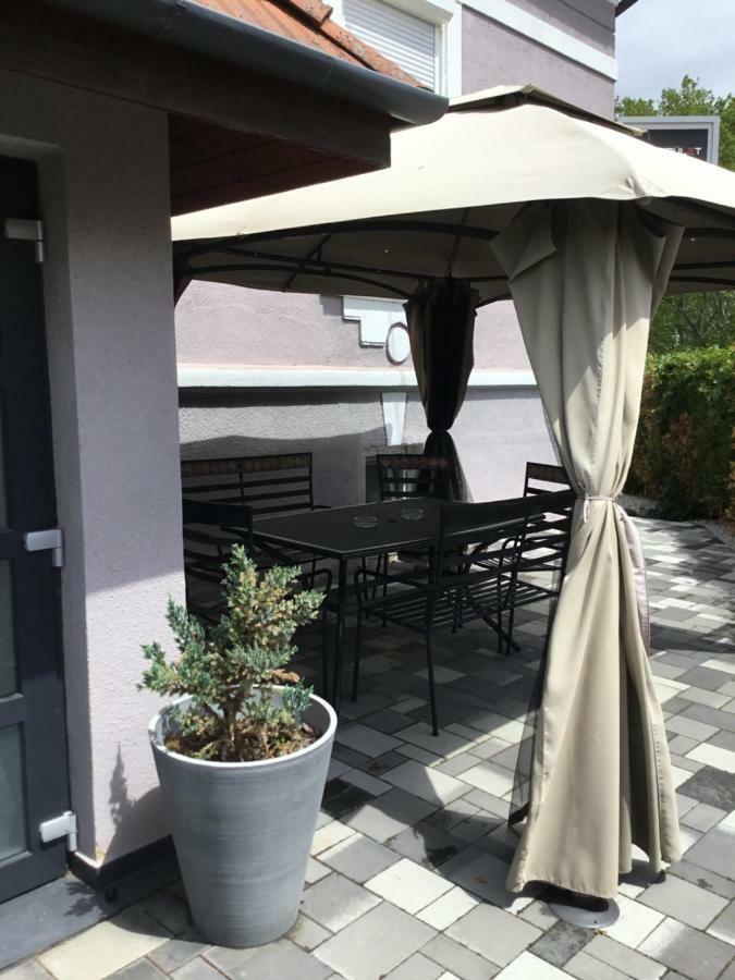 Varkerulet Apartman Sarvar Exterior photo